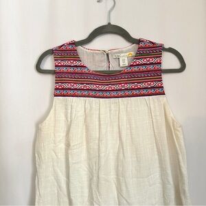 C&C California Embroidered Neckline White Tunic Style Sleeveless Top with sz M